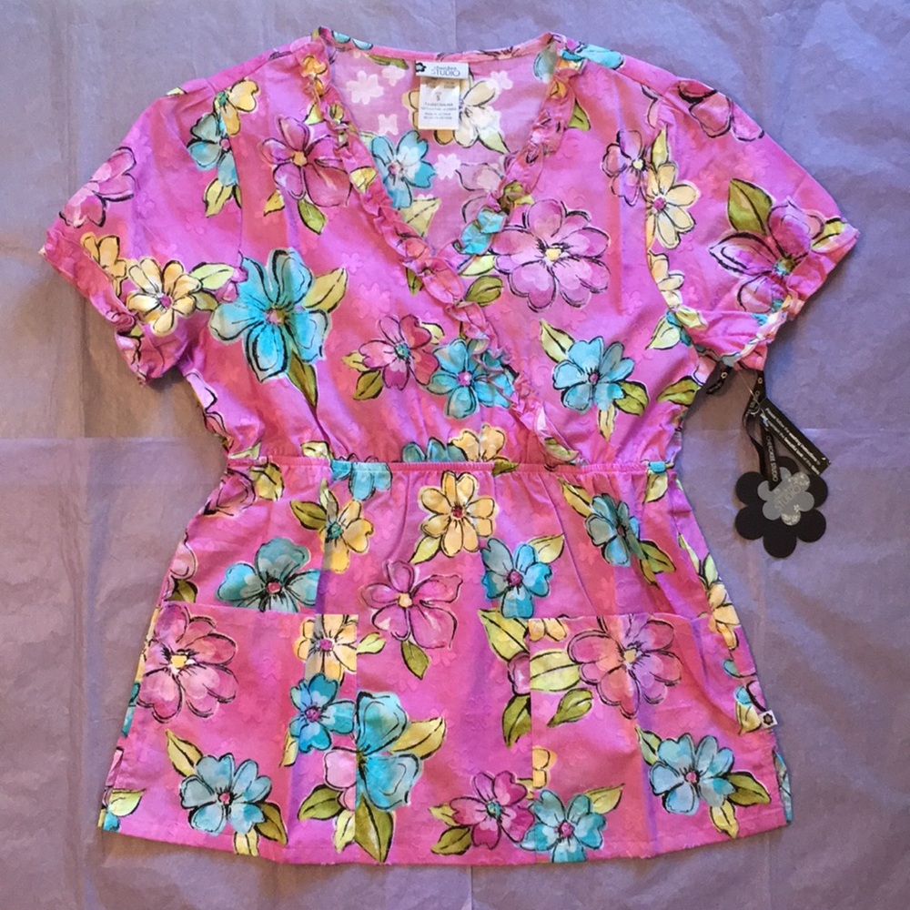 Cherokee Studio Floral Scrub Top Size Small NEW